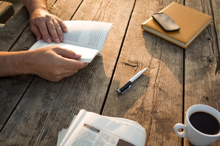 business-books-min Як читання книг допоможе заробити більше грошей - business books min